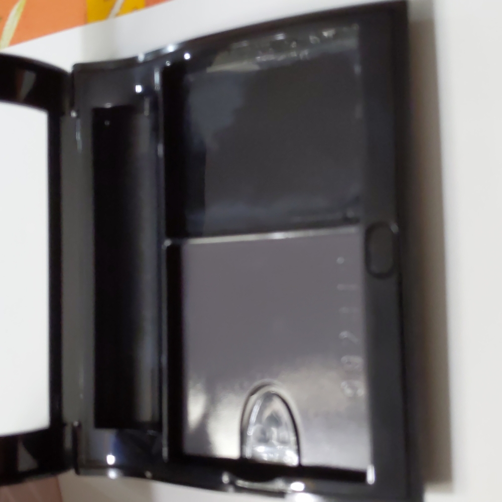 Mary Kay Compact, empty - Picture 4 of 7